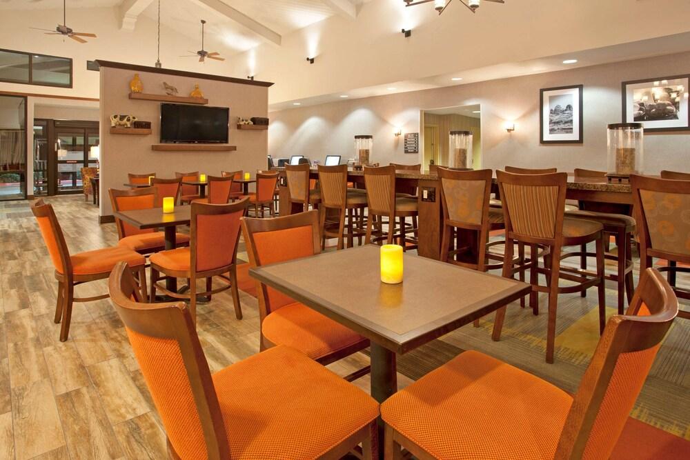 Hampton Inn & Suites El Paso-Airport Exterior photo